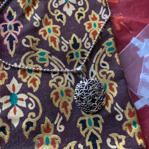 SOLD⛔️Authentic NOVICA STERLING SILVER Crystals flower pendant and necklace - Picture 3 of 7
